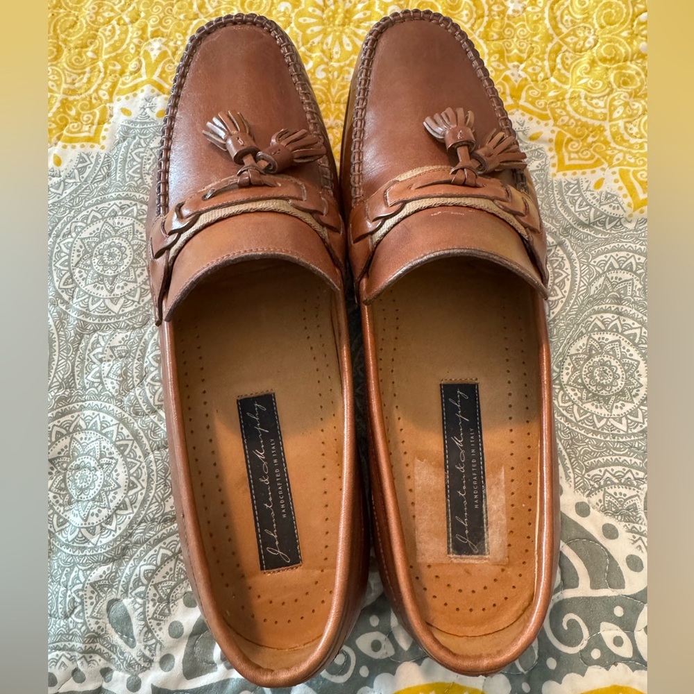 Men’s Johnston & Murphy size 10 tassle loafers